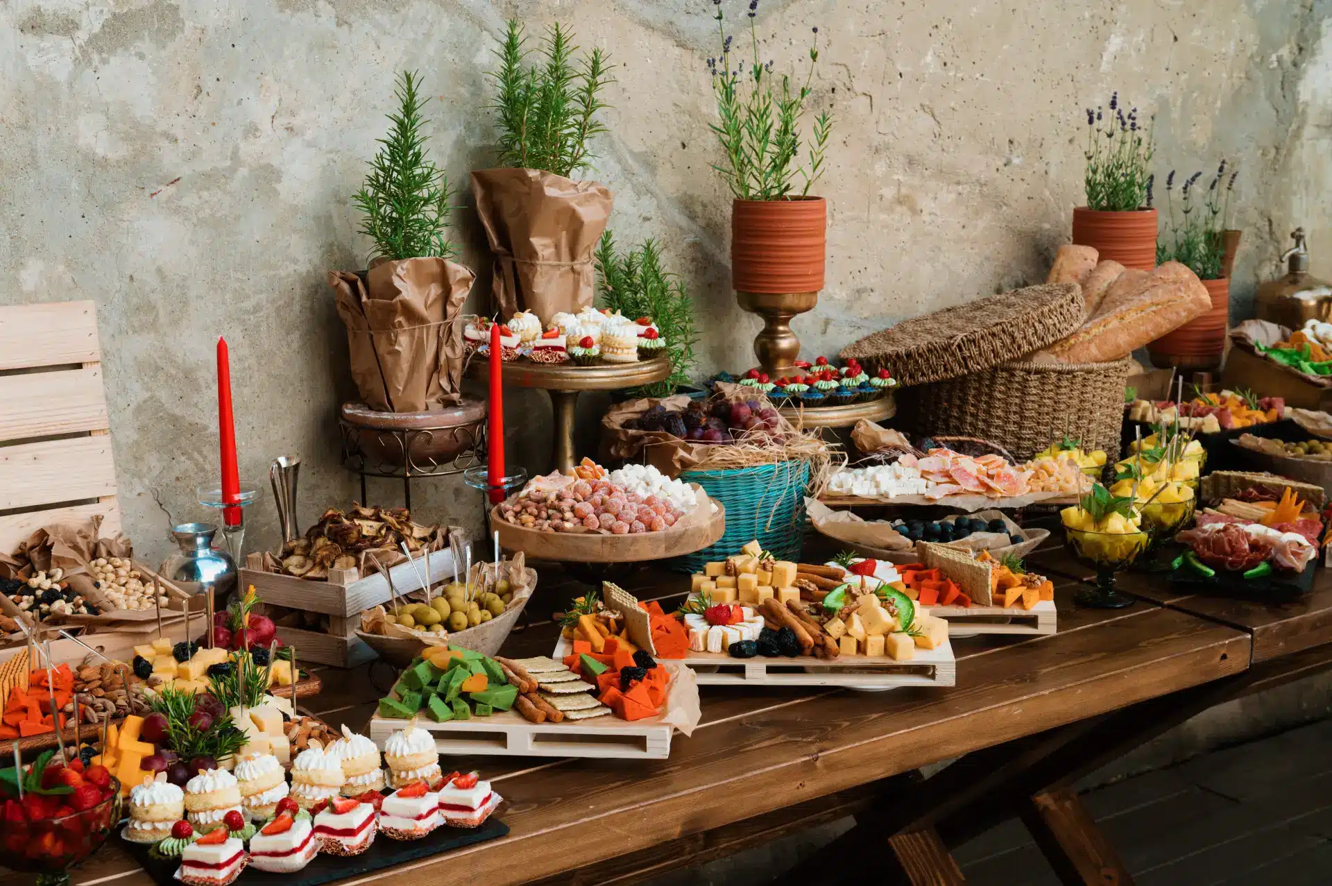 Buffet vs Plated Meals for Corporate Iftars in Abu Dhabi